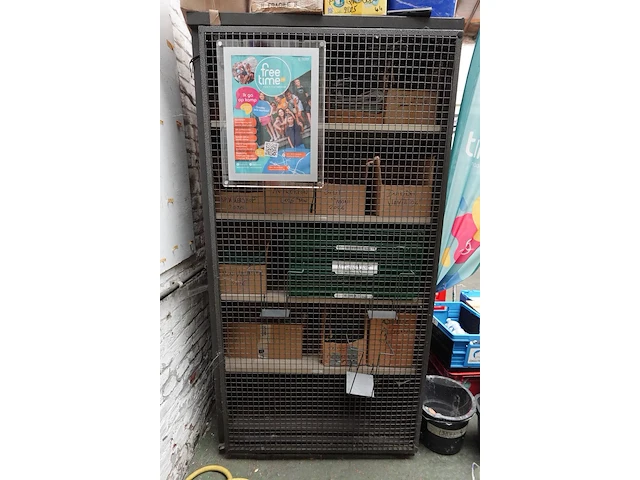 3x metalen affichepaneel + kast - afbeelding 6 van  7
