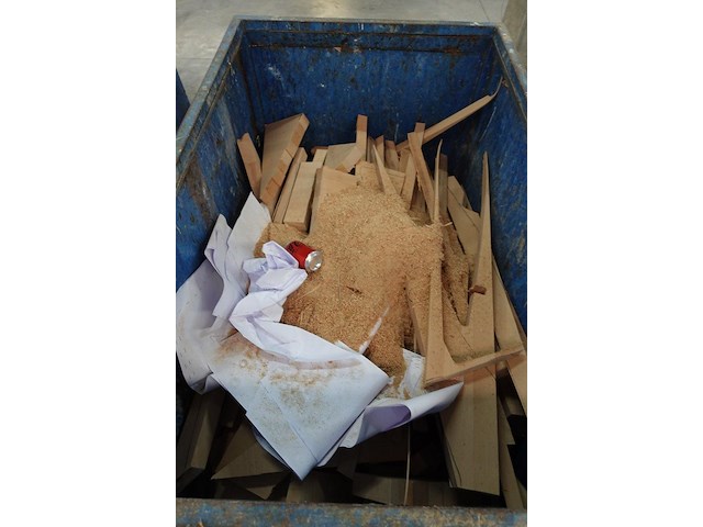 3x metalen bak + inhoud - afbeelding 6 van  7