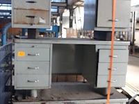 3x metalen bureau