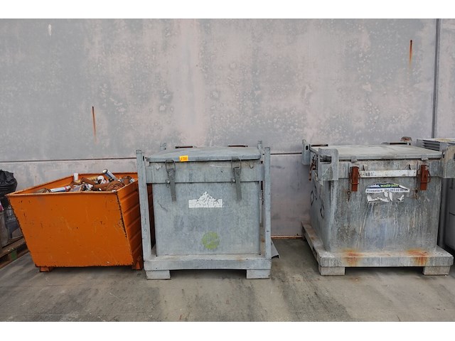 3x metalen container + inhoud - afbeelding 1 van  7