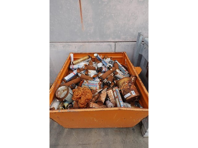 3x metalen container + inhoud - afbeelding 5 van  7