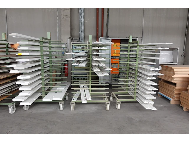 3x metalen droogrek + inhoud - afbeelding 1 van  4
