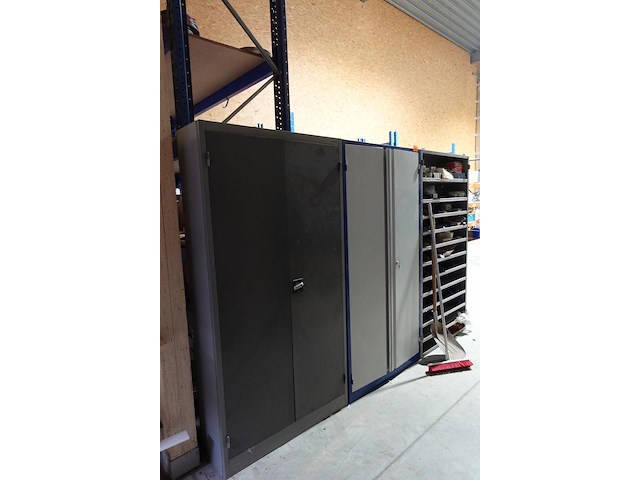 3x metalen kast + inhoud - afbeelding 1 van  13