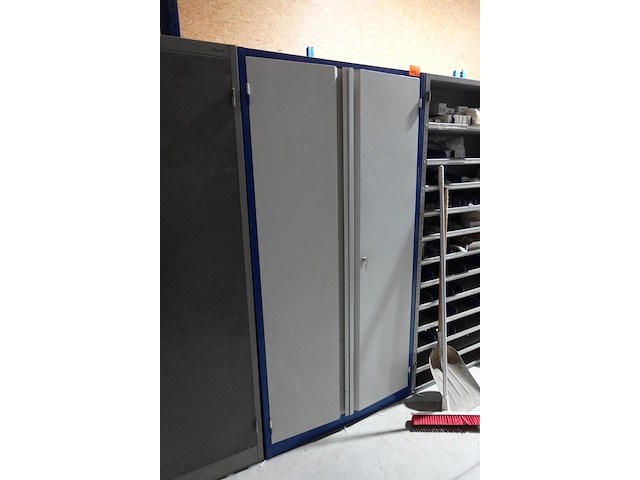 3x metalen kast + inhoud - afbeelding 3 van  13
