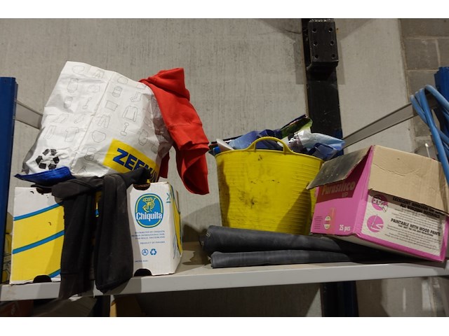 3x metalen rek + inhoud - afbeelding 14 van  22