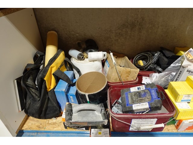 3x metalen rek + inhoud - afbeelding 21 van  22