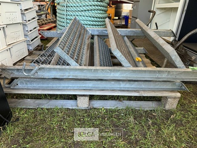 3x metalen rooster trap - afbeelding 2 van  5