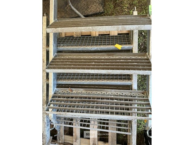 3x metalen rooster trap - afbeelding 3 van  5