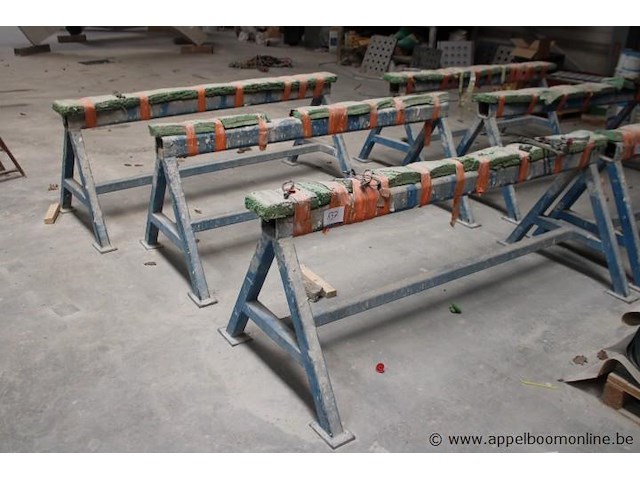 3x metalen schaarbokken, met bescherming - afbeelding 1 van  1