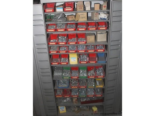 3x opbergkast met diverse elektrische componenten en bevestigingsmaterialen, diverse elektrische componenten (o.a. automaten, relais, contactoren) en bevestigingsmaterialen (o.a. schroeven, bouten, moeren), werking niet gekend - afbeelding 4 van  9