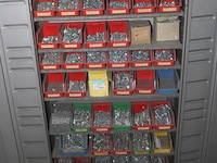 3x opbergkast met diverse elektrische componenten en bevestigingsmaterialen, diverse elektrische componenten (o.a. automaten, relais, contactoren) en bevestigingsmaterialen (o.a. schroeven, bouten, moeren), werking niet gekend - afbeelding 4 van  9