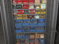 3x opbergkast met diverse elektrische componenten en bevestigingsmaterialen, diverse elektrische componenten (o.a. automaten, relais, contactoren) en bevestigingsmaterialen (o.a. schroeven, bouten, moeren), werking niet gekend - afbeelding 7 van  9