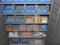 3x opbergkast met diverse elektrische componenten en bevestigingsmaterialen, diverse elektrische componenten (o.a. automaten, relais, contactoren) en bevestigingsmaterialen (o.a. schroeven, bouten, moeren), werking niet gekend - afbeelding 8 van  9