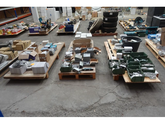 3x pallet deurbeslag - afbeelding 1 van  31