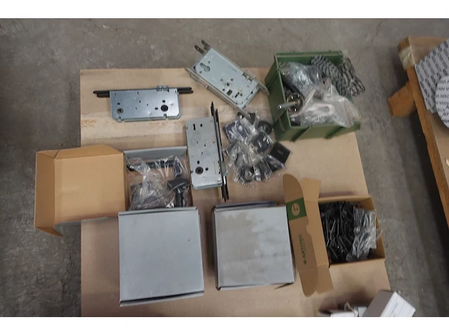 3x pallet deurbeslag - afbeelding 15 van  31