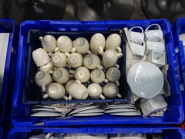 3x pallet diverse borden + tassen - afbeelding 2 van  17