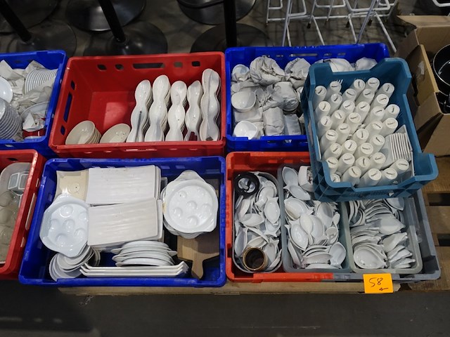 3x pallet diverse borden + tassen - afbeelding 1 van  17