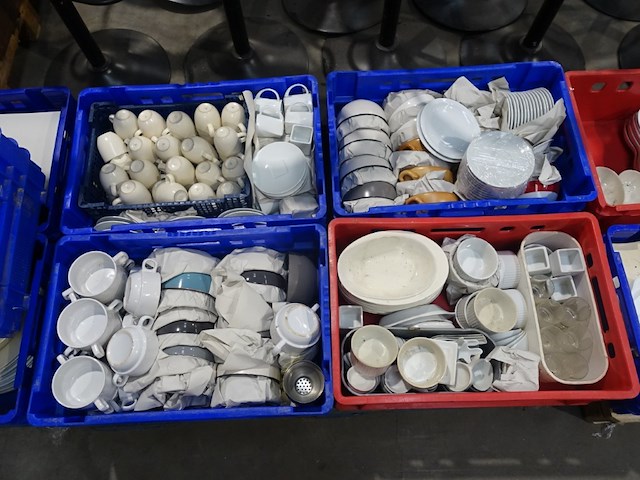 3x pallet diverse borden + tassen - afbeelding 10 van  17