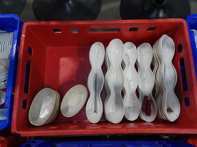 3x pallet diverse borden + tassen - afbeelding 14 van  17