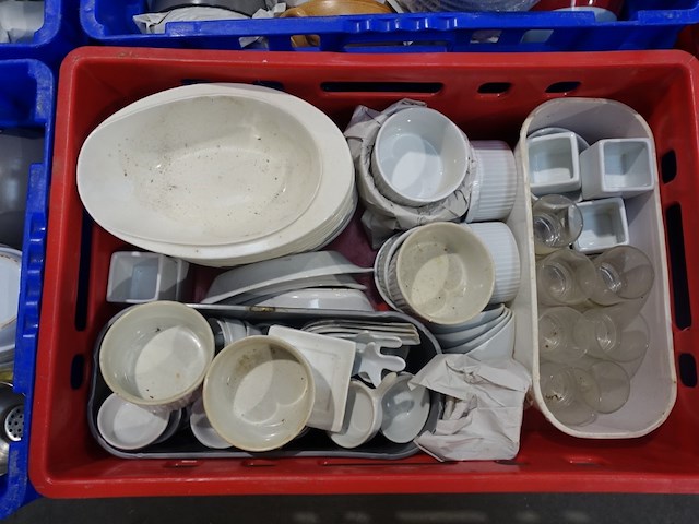 3x pallet diverse borden + tassen - afbeelding 16 van  17