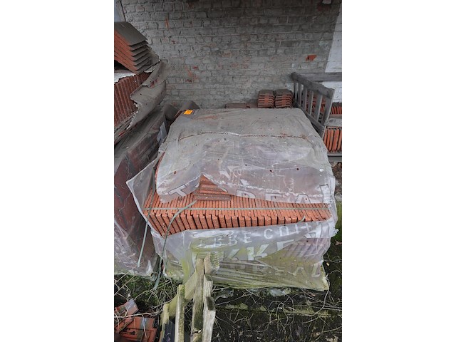 3x pallet diverse dakpannen - afbeelding 1 van  3