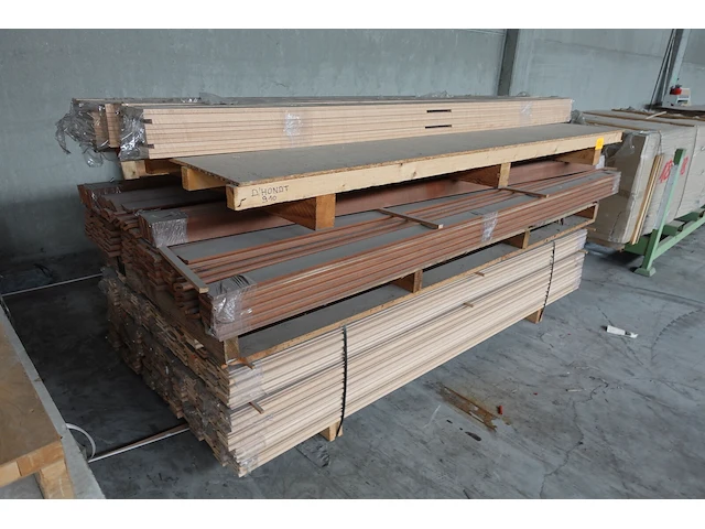 3x pallet diverse houten deurlijsten - afbeelding 2 van  4
