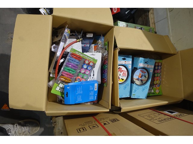 3x pallet diverse reserveonderdelen fietsen - afbeelding 1 van  6