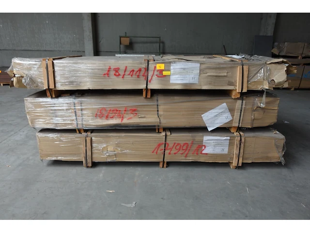 3x pallet houten deurlijsten - afbeelding 1 van  5