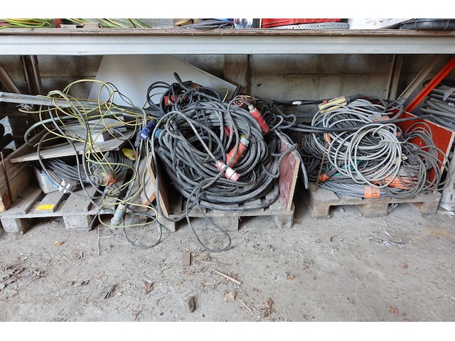 3x pallet kabel - afbeelding 1 van  4