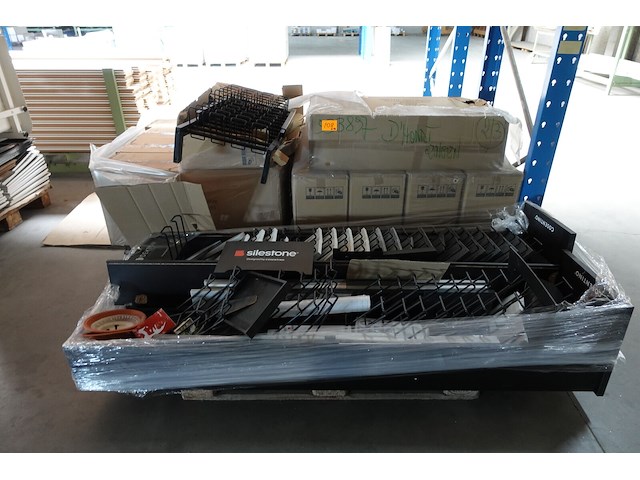 3x pallet metalen displays - afbeelding 1 van  5