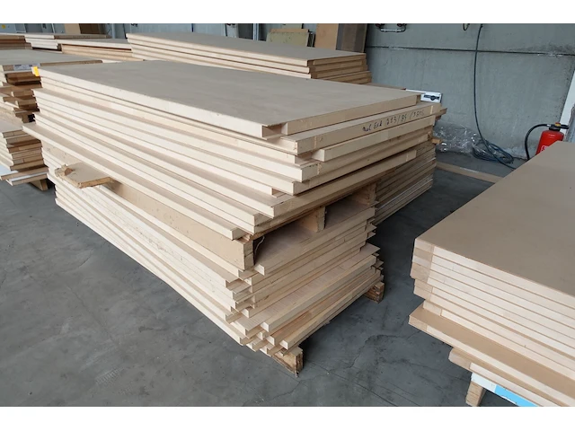 3x pallet onafgewerkte binnendeuren - afbeelding 3 van  4
