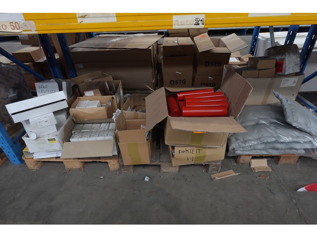 3x pallet toebehoren sanitair - afbeelding 1 van  8