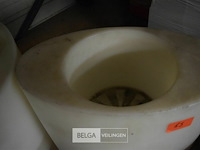 3x plastieken bloembakken - afbeelding 2 van  3