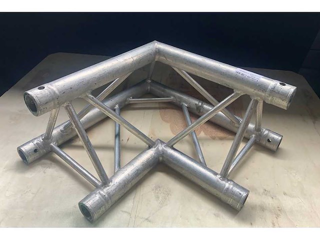 3x protruss t31 corner 90° - afbeelding 1 van  1
