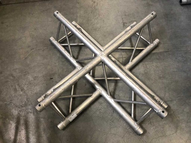 3x protruss t31 cross, long 1,00 x 1,00 m - afbeelding 1 van  2