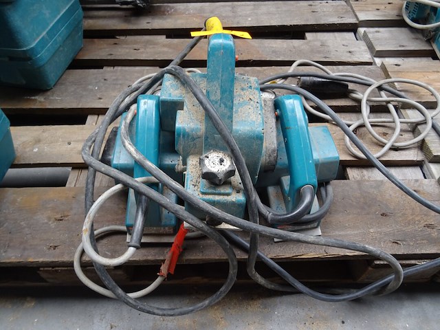 3x schaafmachine makita - afbeelding 1 van  4