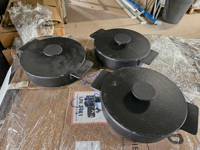 3x serax - surface - kookpot gietijzer zwart 3cm - afbeelding 1 van  4