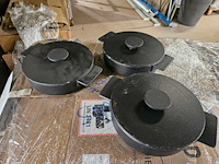 3x serax - surface - kookpot gietijzer zwart 3cm - afbeelding 1 van  4