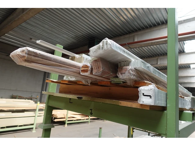 3x stapelbare metalen houder + inhoud - afbeelding 3 van  5