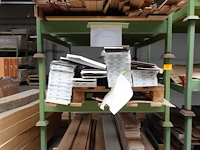 3x stapelbare metalen houder + inhoud