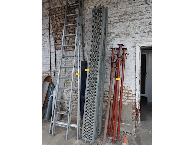 3x steiger loopbrug - afbeelding 1 van  2