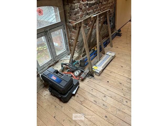 3x verstelbare steunen + zaag + 2x schragen + div - afbeelding 1 van  5