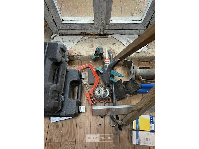 3x verstelbare steunen + zaag + 2x schragen + div - afbeelding 2 van  5