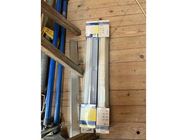 3x verstelbare steunen + zaag + 2x schragen + div - afbeelding 3 van  5