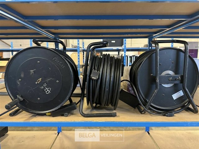 3x vga op haspel ± 50m - afbeelding 1 van  3