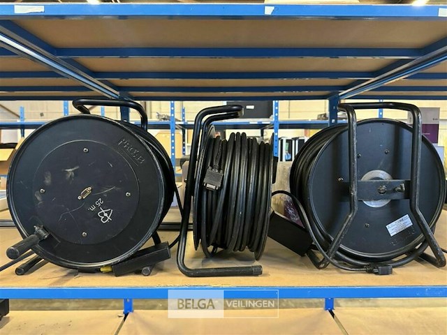 3x vga op haspel ± 50m - afbeelding 1 van  1