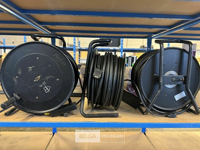 3x vga op haspel ± 50m - afbeelding 1 van  3