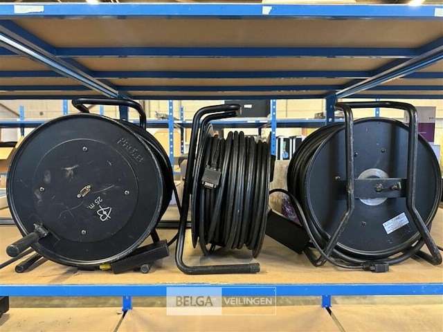 3x vga op haspel ± 50m - afbeelding 1 van  3