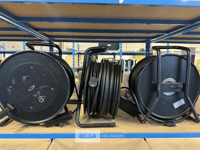 3x vga op haspel ± 50m - afbeelding 1 van  3