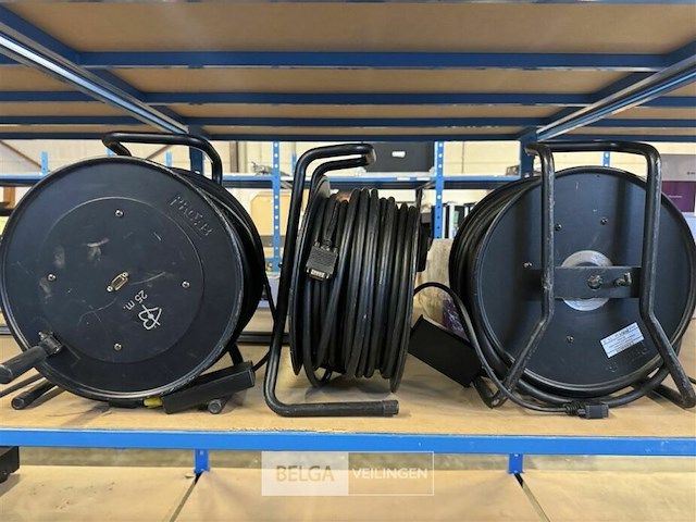 3x vga op haspel ± 50m - afbeelding 1 van  3
